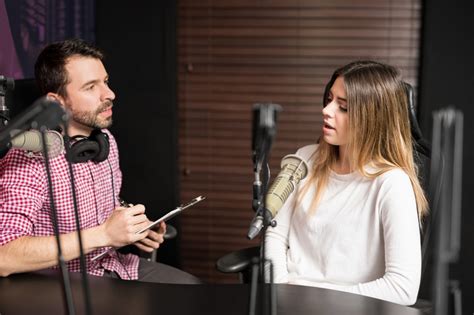 how to conduct a good interview for a podcast