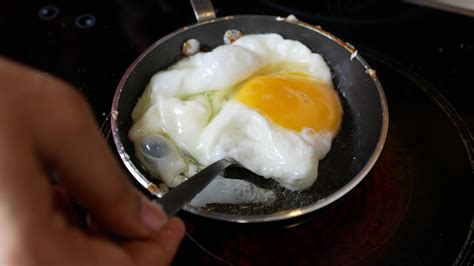 How To Cook An Egg In A Tiny Skillet