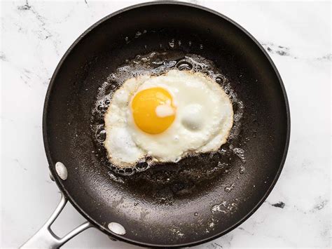 How To Cook Fried Eggs In A Pan