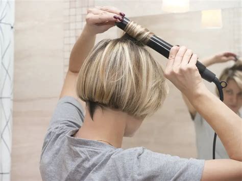  79 Popular How To Curl Short Fine Hair With A Curling Iron With Simple Style