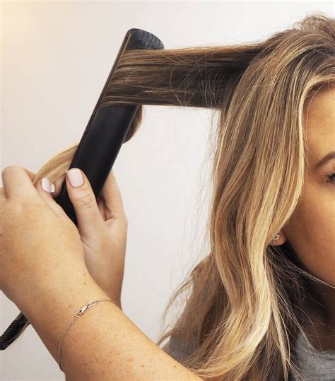  79 Stylish And Chic How To Curl Shoulder Length Hair With Straighteners With Simple Style