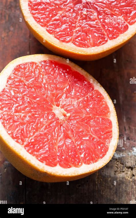 how to cut a grapefruit in half