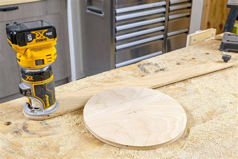 How To Cut A Perfect Circle In Wood With A Router