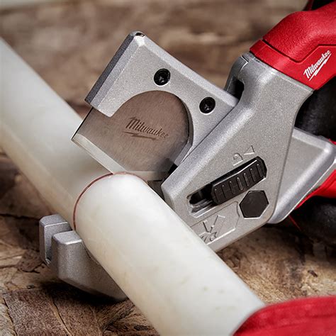 How To Cut A Pipe With A Pipe Cutter