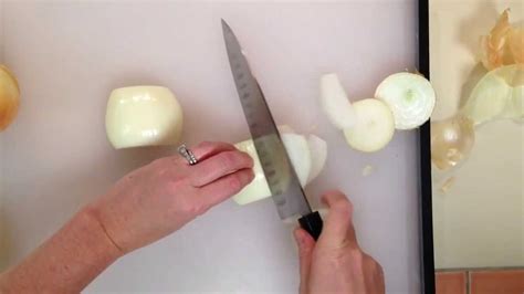 How To Cut Onions Vertically