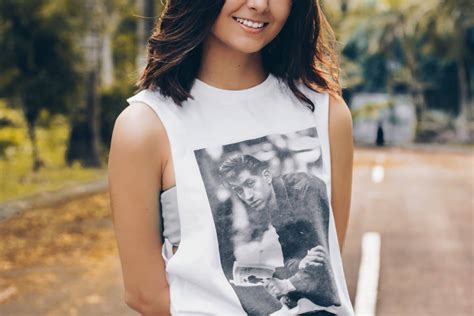 how to cut sleeves off t shirt women