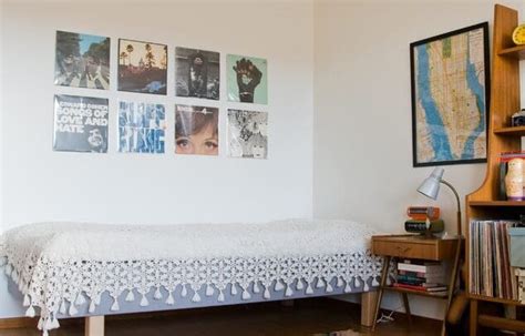 How To Decorate A Bare Wall In Bedroom