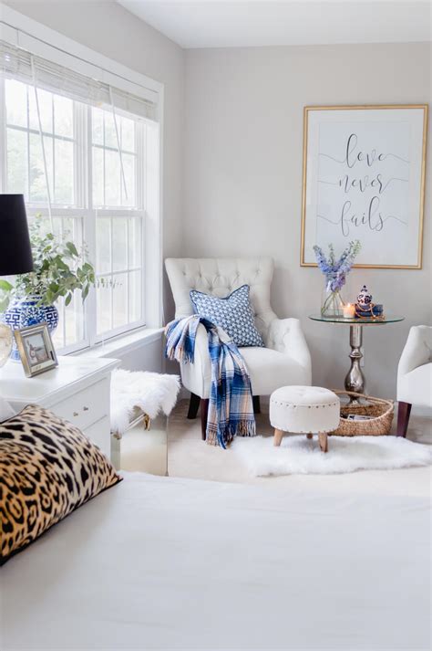 How To Decorate A Bedroom With A Sitting Area