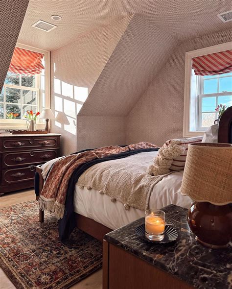 How To Decorate A Bedroom With Eaves