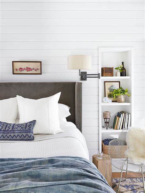 How To Decorate A Small Bedroom With White Walls