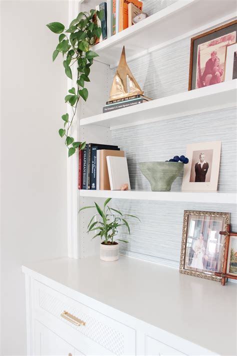 How To Decorate An Empty Bookshelf