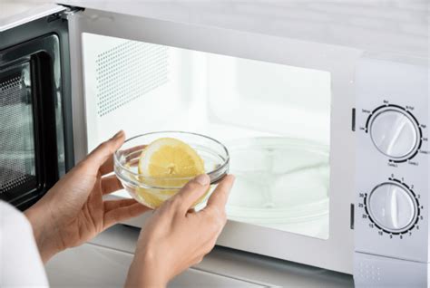 How To Deodorize A Microwave With Lemon