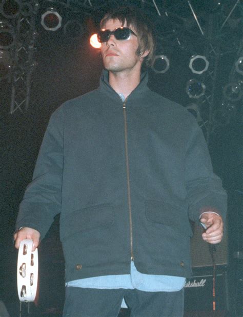 how to dress like liam gallagher