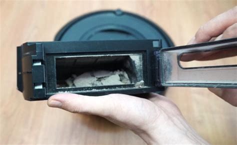 How To Empty My Roomba E5