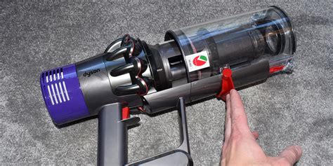 how to empty the dyson v10