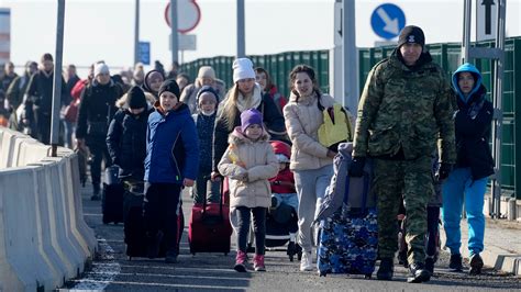 how to enter ukraine from poland