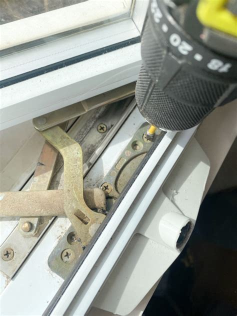 How To Fix A Broken Crank Window