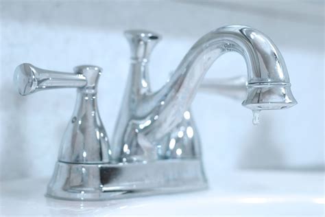 How To Fix A Leaking Compression Faucet