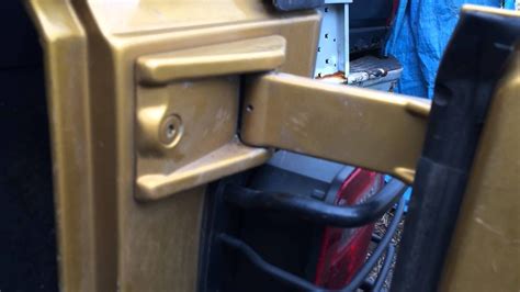 How To Fix A Tailgate Hinge