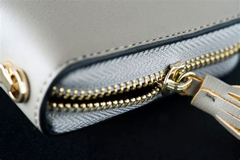 How To Fix A Zipper In A Wallet