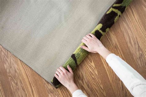how to flatten an area rug