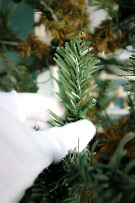 How To Fluff Up An Artificial Tree