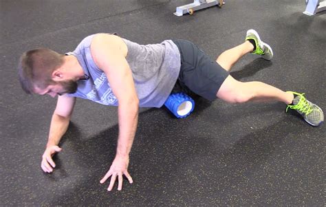 Hip flexor stretch on foam roller YouTube