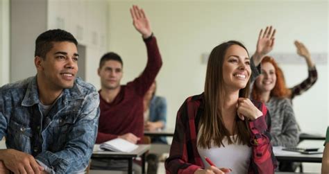 how to get college students to participate in class