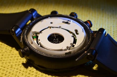 how to get the back of a fossil watch