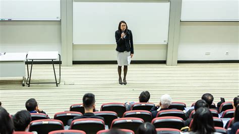 how to give first lecture in class