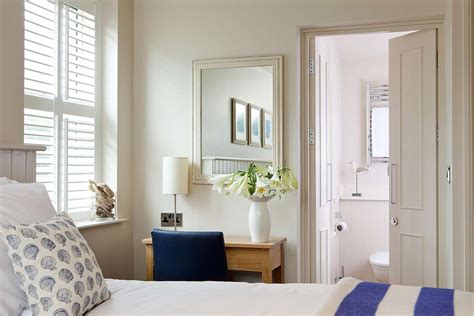 How To Hang Pictures In A Small Bedroom