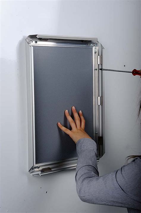 How To Hang Snap Frame