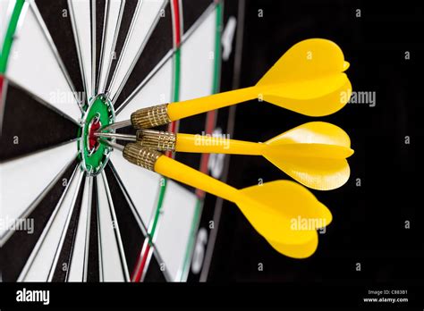 how to hit a bullseye in darts