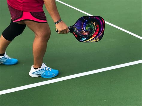 how to hold a pickleball racket