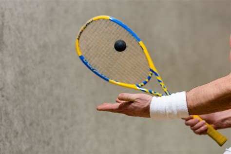 how to hold a racquetball racquet