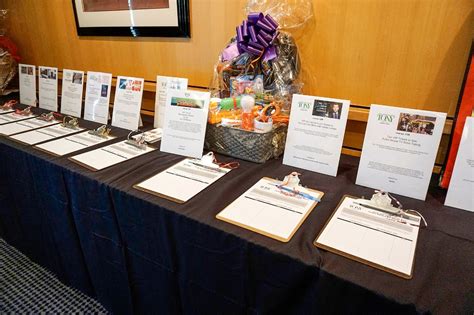 how to hold a silent auction fundraiser