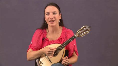 how to hold mandolin pick
