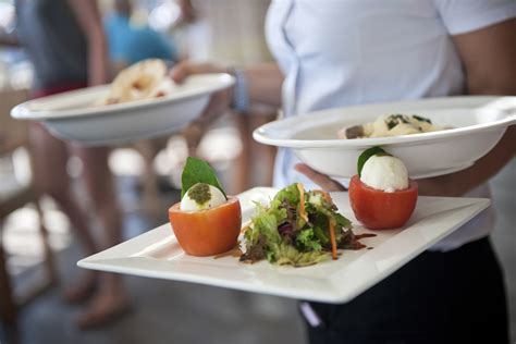 How To Hold Multiple Plates Waiter