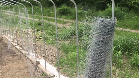 how to install chicken wire fence for garden