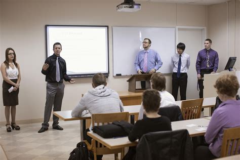 how to introduce a group presentation in class