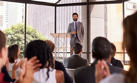 how to invite keynote speaker on stage