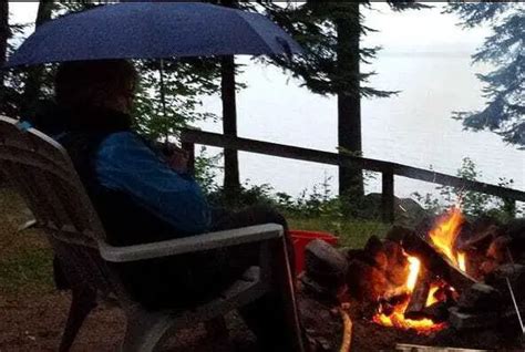 How To Keep A Fire Going In The Rain