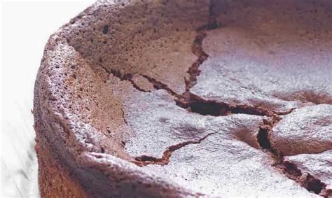How To Keep A Sheet Cake From Falling In The Middle