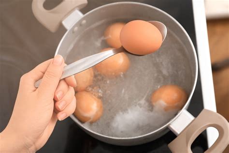 How To Keep Egg Shells From Cracking When Boiling