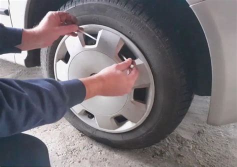 How To Keep Hubcaps From Falling Off