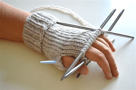 how to knit basic mittens