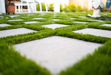 How To Lay Pavers With Artificial Grass In Between