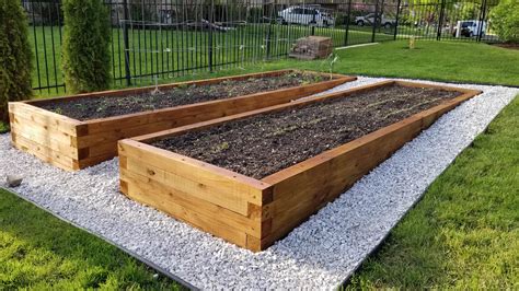 how to line raised garden bed