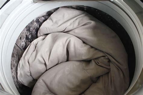 how to load comforter in washing machine without agitator