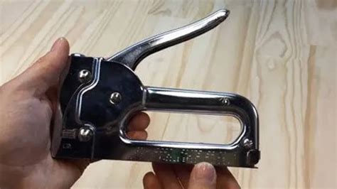 How To Load Roberts Staple Gun